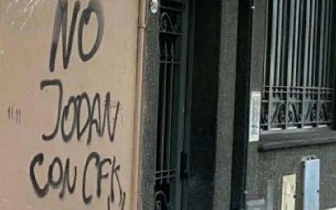 Nueva amenaza y pintadas contra periodistas