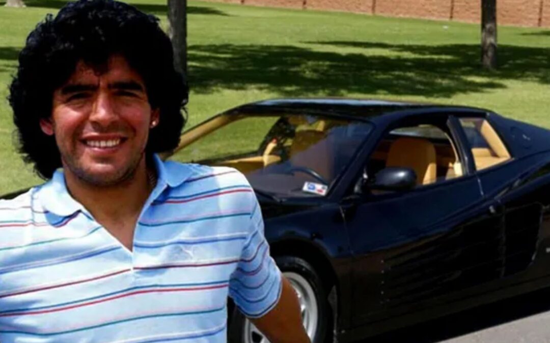 La Ferrari negra de Maradona volvió al país: el auto más deseado del “Diez” se exhibe en Buenos Aires