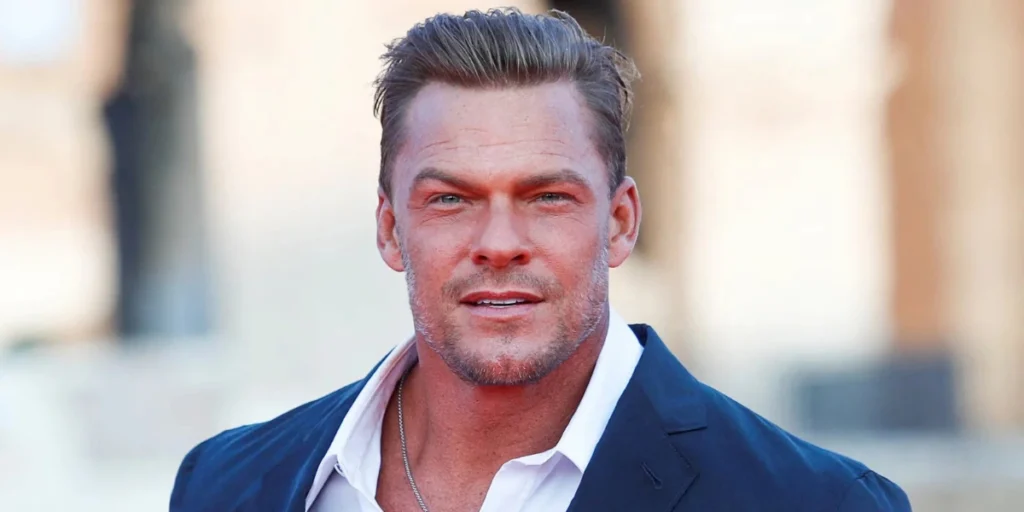 Furia descontrolada y golpes en el piso: el escandaloso video de Alan Ritchson que estremece a Hollywood