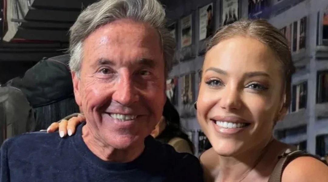 Ricardo Montaner le tiró una toalla a Evangelina Anderson en pleno show y su reacción se volvió viral