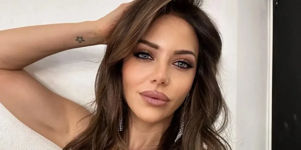 Evangelina Anderson de frente