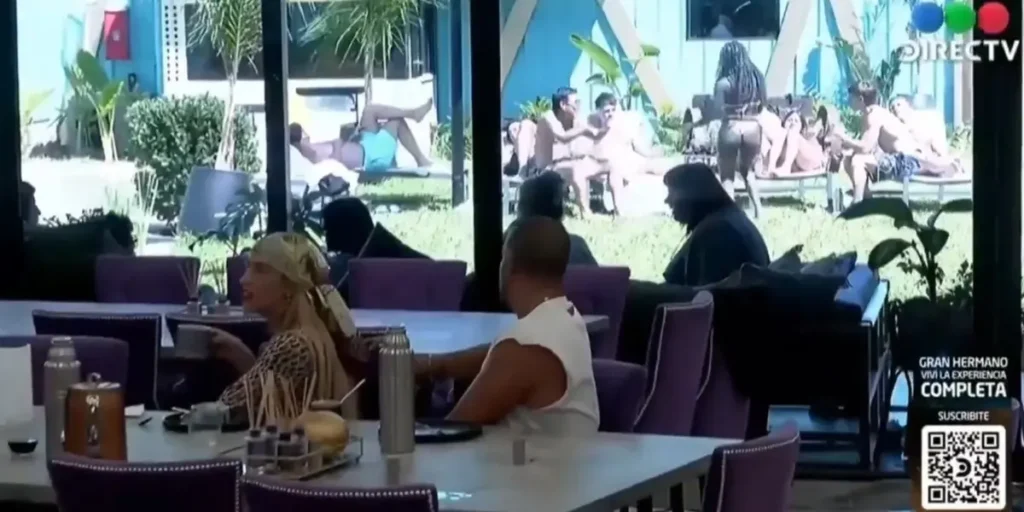 Carmiña y Mavinga peleando en GH