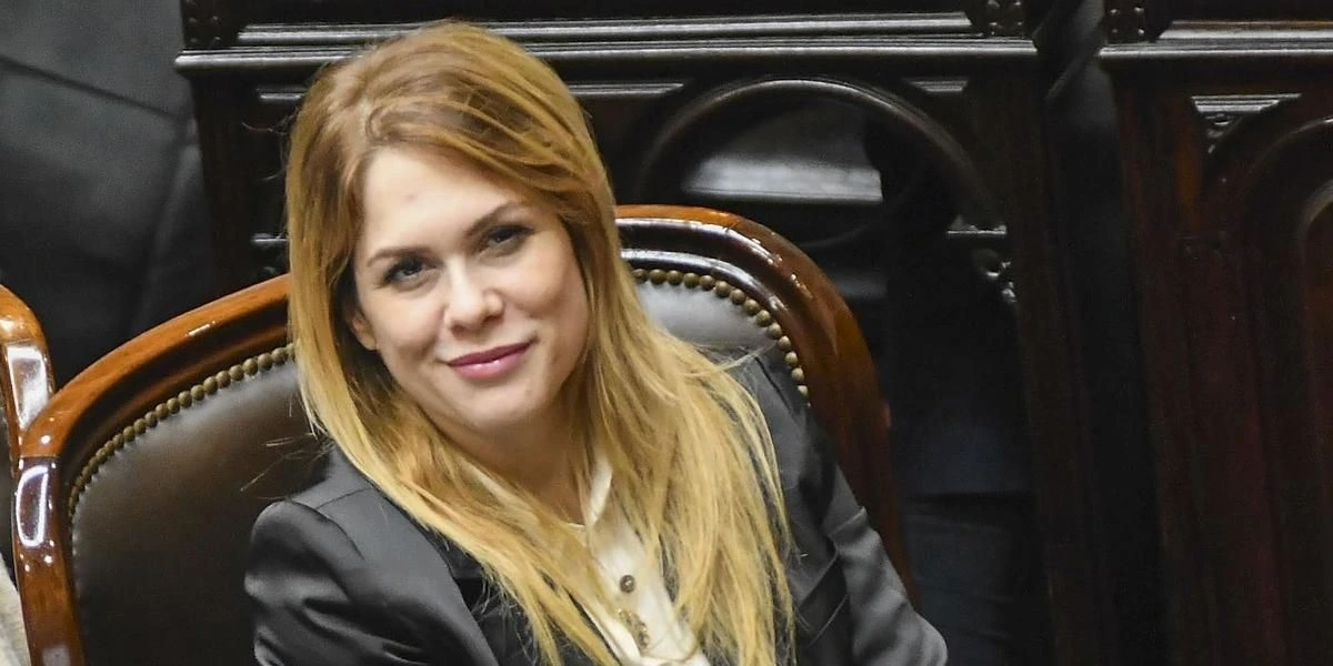De la foto íntima a una acusación letal: el escandaloso tuit de Lilia Lemoine que paralizó las redes De la foto íntima a una acusación letal: el escandaloso tuit de Lilia Lemoine que paralizó las redes
