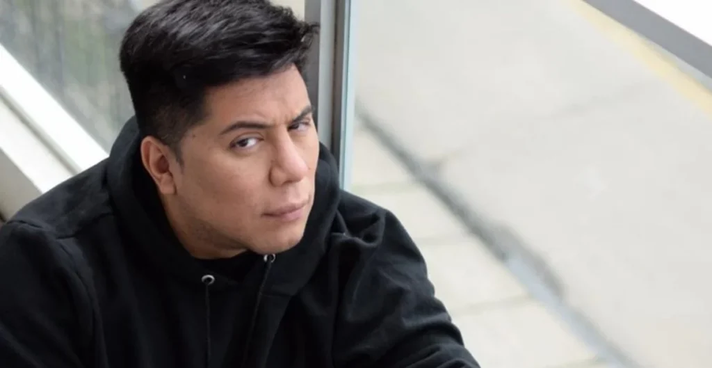 Mariano De la Canal mirando a cámara