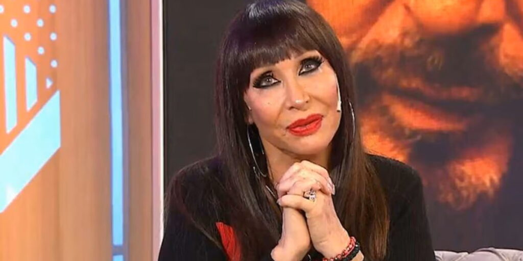 Moria Casán en un estudio de televisión