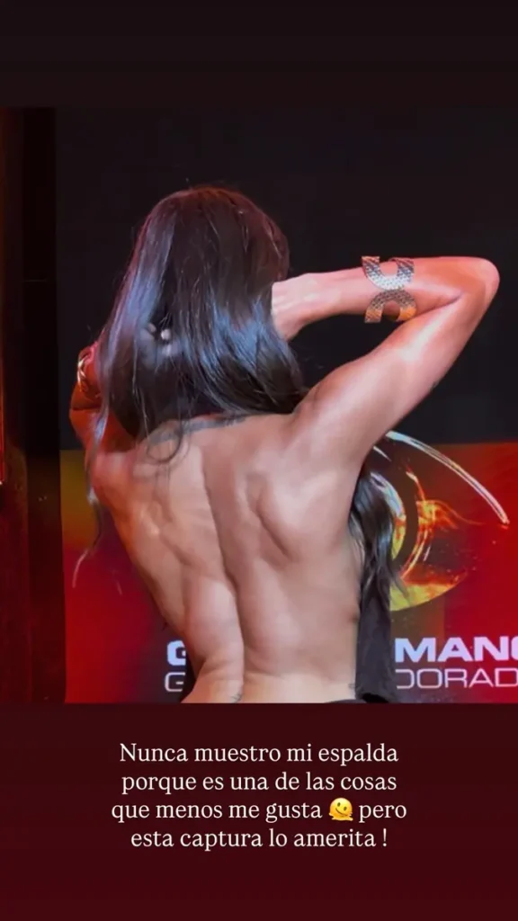 Sol Pérez de espaldas