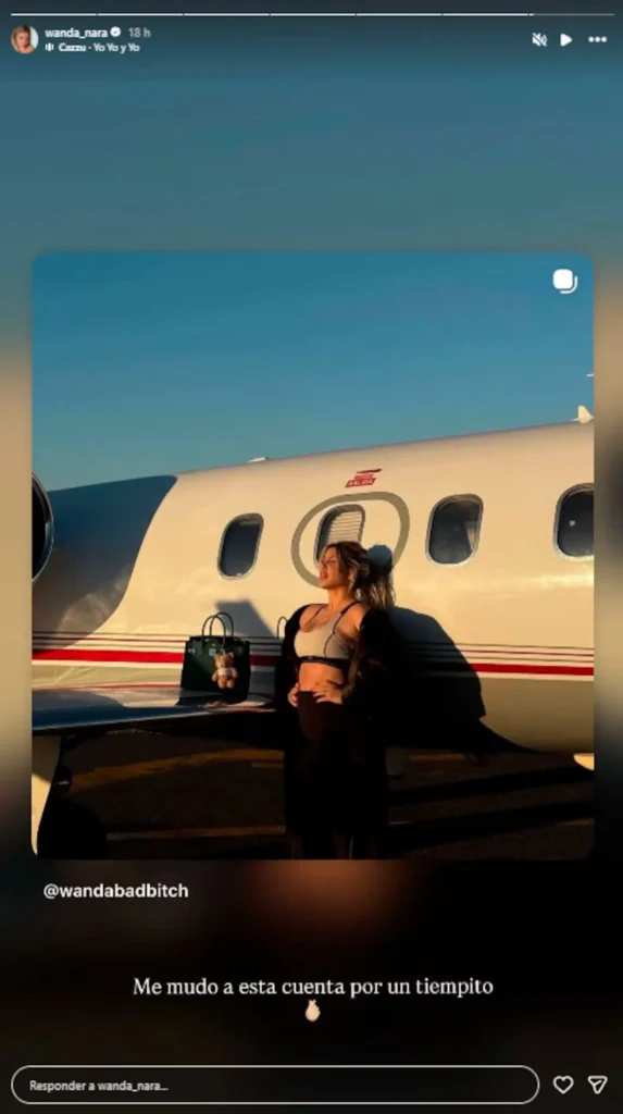 Wanda Nara en un avión