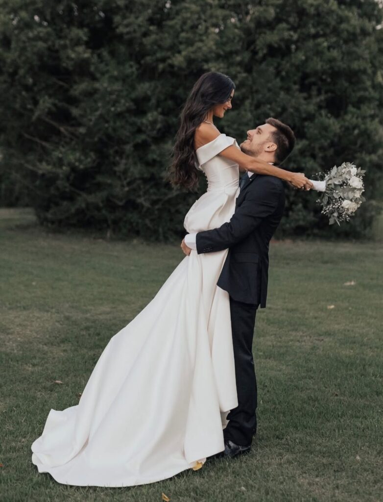 Emily Lucius y Rodrigo Valladares Macri en su casamiento