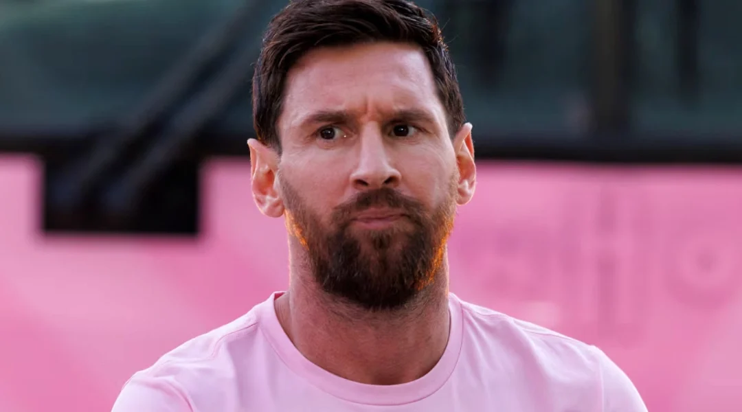 ¿Antonela le agarró el celular a Messi? Una modelo aseguró que el 10 la tiene bloqueada