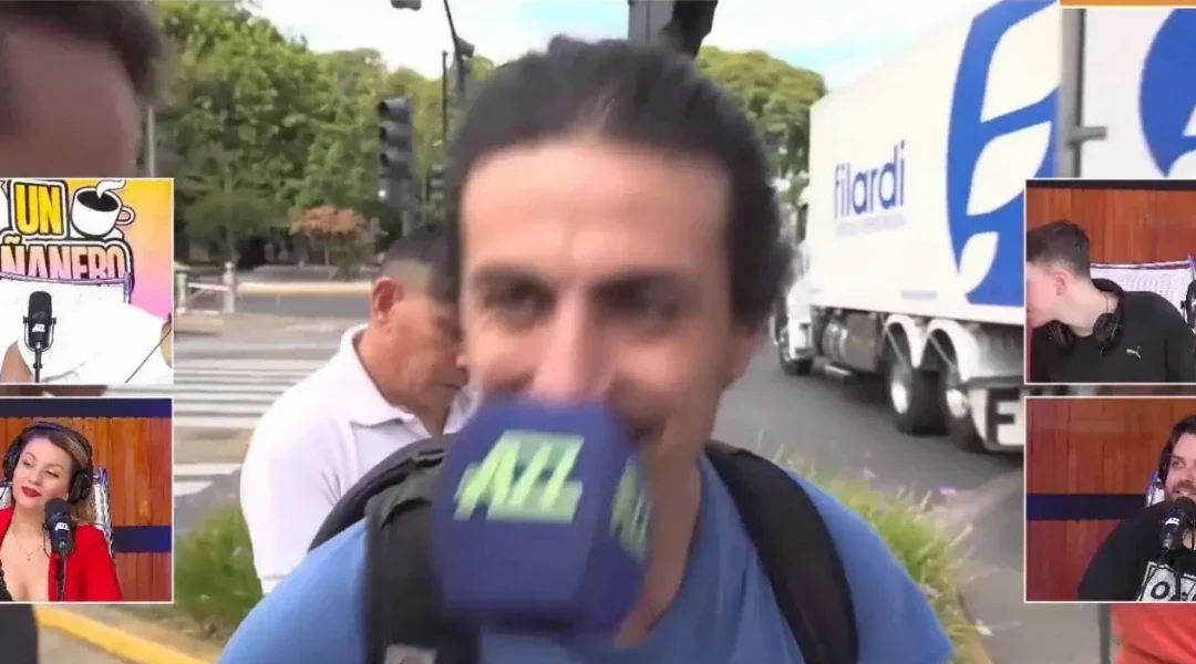 Insólito momento en vivo: un hombre mordió el micrófono de un movilero y salió corriendo