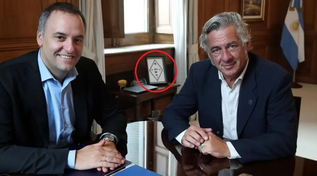 Descubrieron un extraño símbolo en la oficina de Manuel Adorni y se reveló si era de “magia negra”