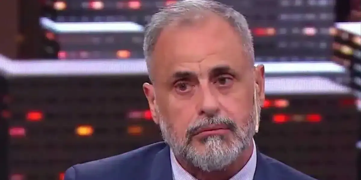 Jorge Rial con cara seria