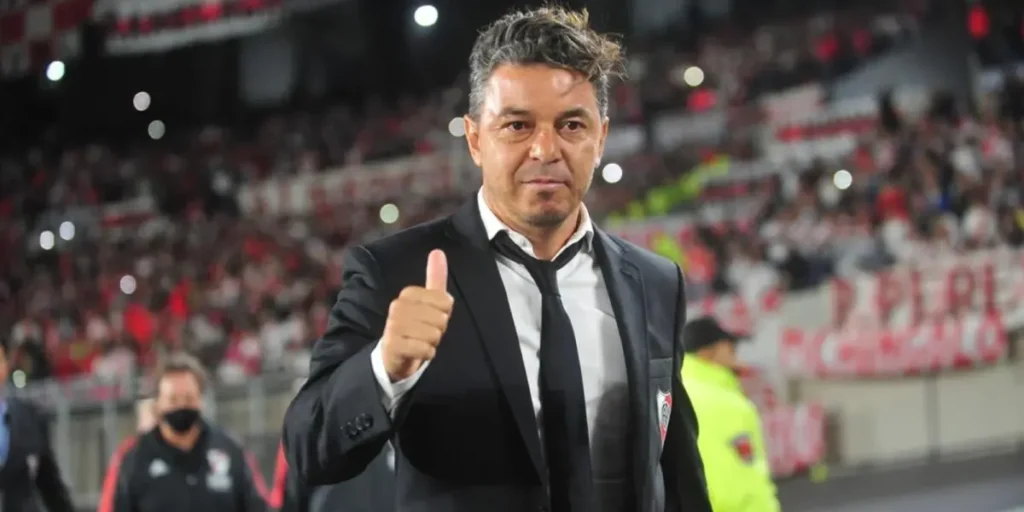 Marcelo Gallardo en la cancha de River