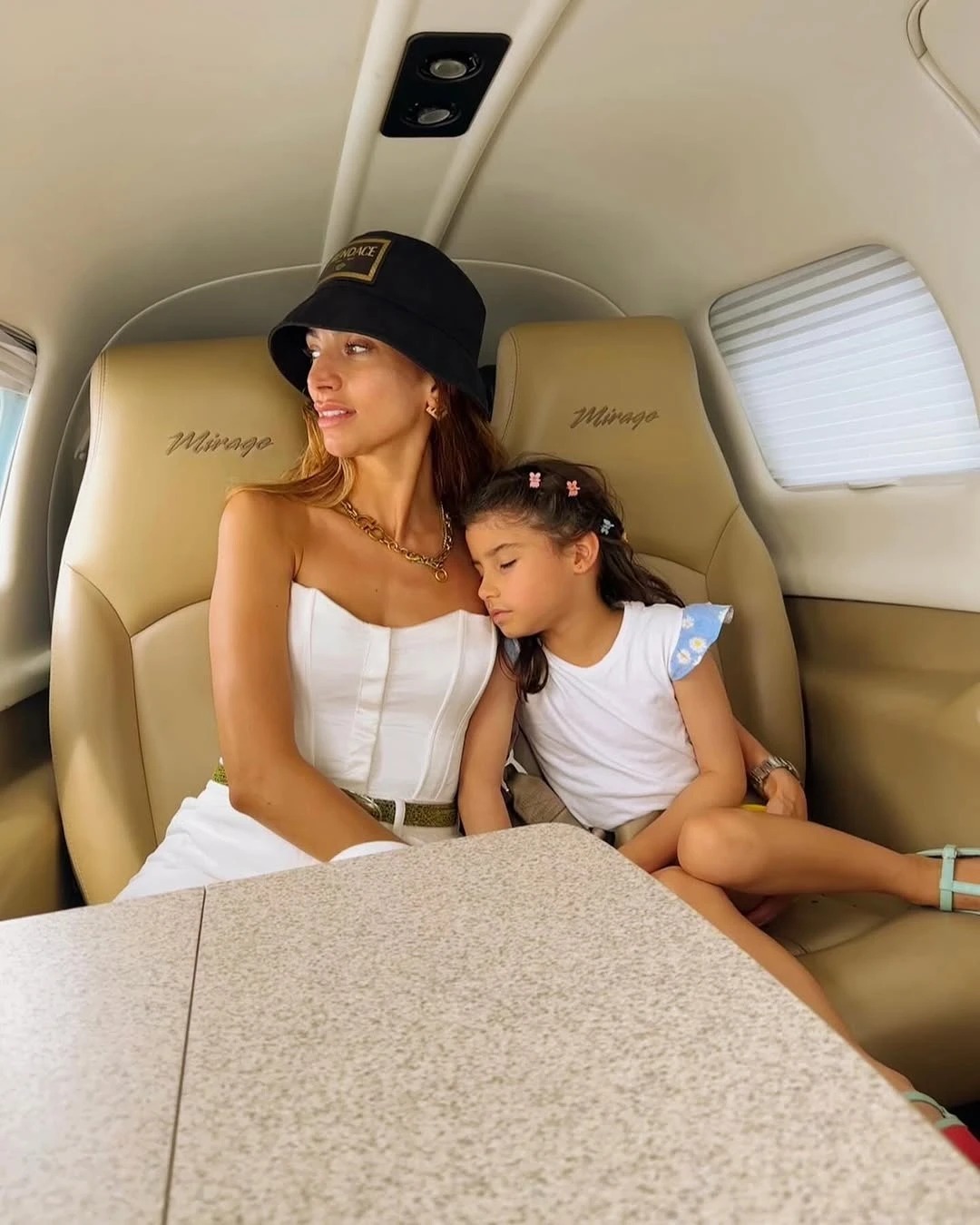 Sol Abraham con su hija