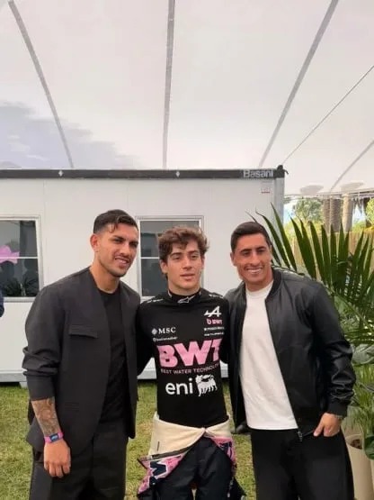 Franco Colapinto con Leandro Paredes 