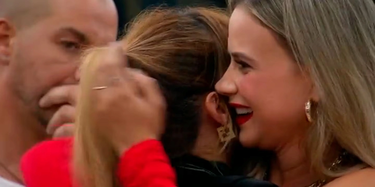 Qué le dijo Cinzia a Sol al oído antes de abandonar la casa de Gran Hermano Qué le dijo Cinzia a Sol al oído antes de abandonar la casa de Gran Hermano