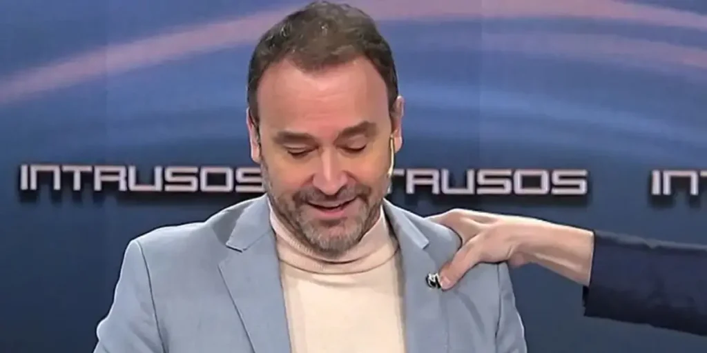 Adrián Pallares se quebró en vivo