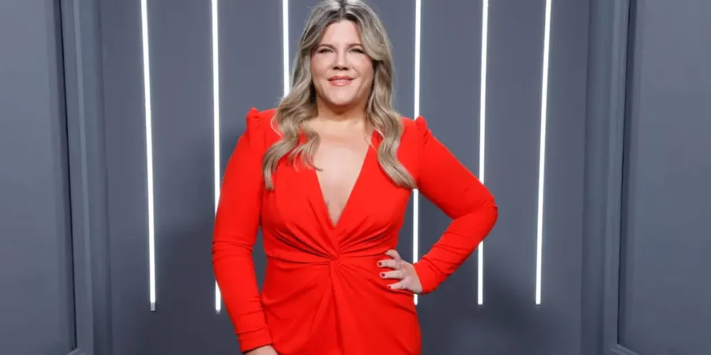 Dominique Metzger vestida de rojo