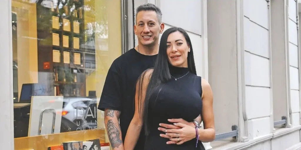 Pamela Pombo y Patricio Albacete en la calle