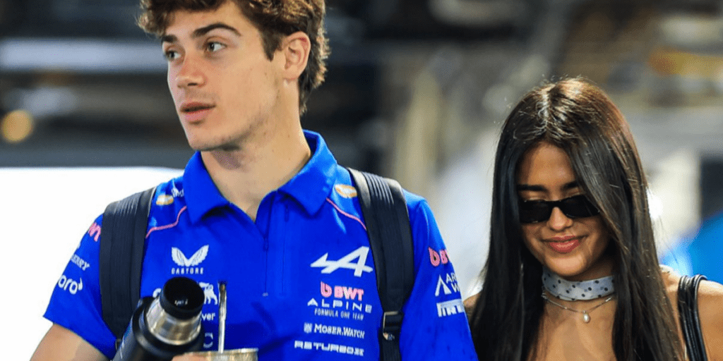 Maia Reficco con Franco Colapinto en la Fórmula 1