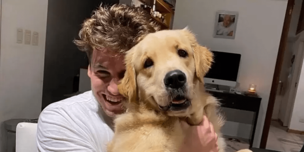 Manu Ibero junto a su perrita Ámbar