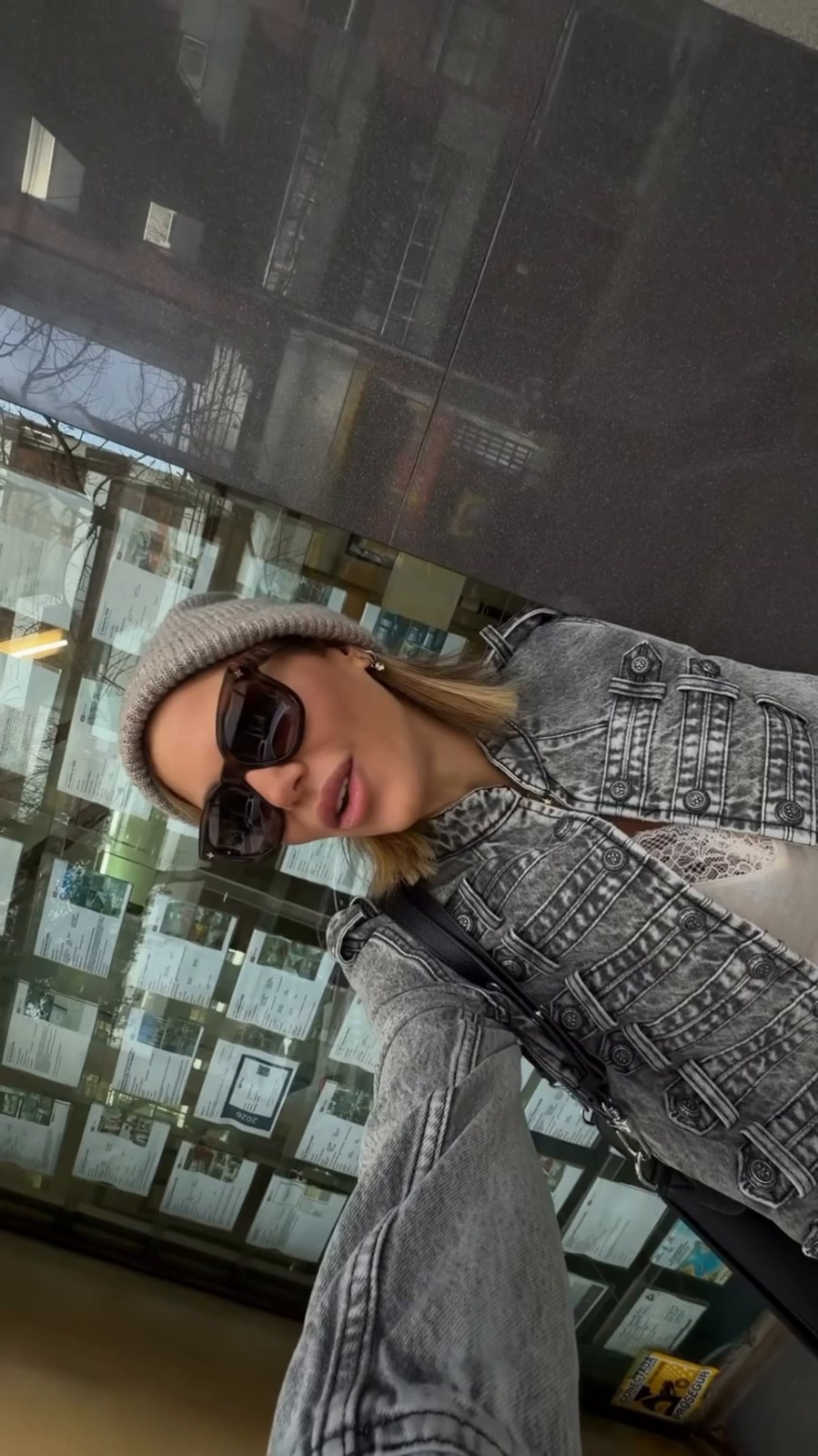 Evangelina Anderson acompañó a su hijo a sacar el registro de conducir 