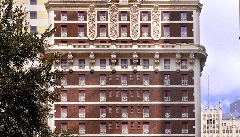 El Hotel Adolphus en Dallas tiene historias aterradoras
