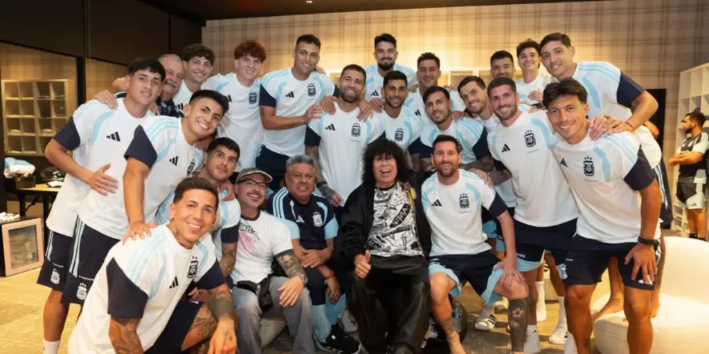 La Mona Jiménez visitó a Lionel Messi y a la Scaloneta en la concentración del Mundial 2026