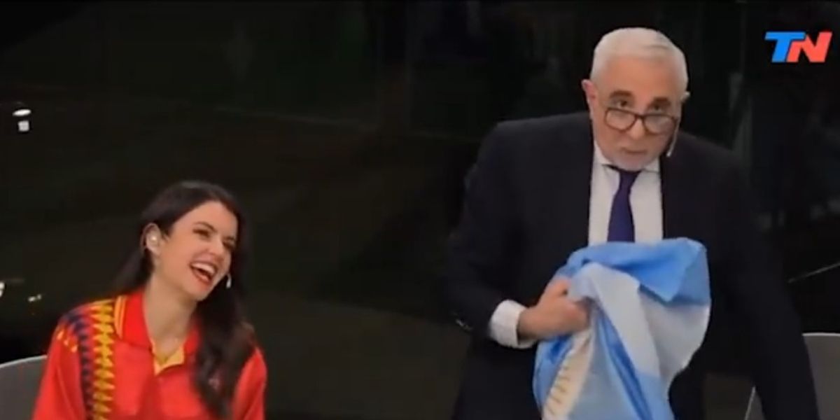 Ricardo Canaletti se enojó con Elena García por usar la remera de España y ella se le plantó Ricardo Canaletti se enojó con Elena García por usar la remera de España y ella se le plantó
