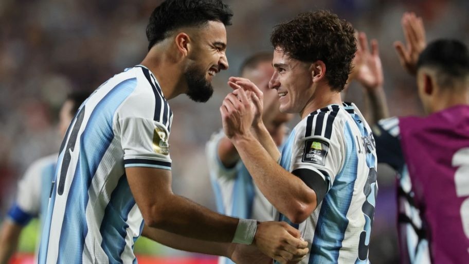 El Flaco López tuvo una asistencia perfecta a Julián Álvarez