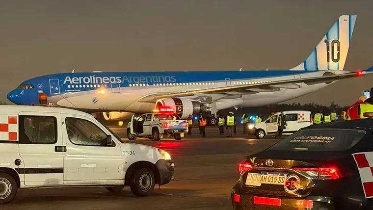 Así es el avión que trasladó a la Scaloneta