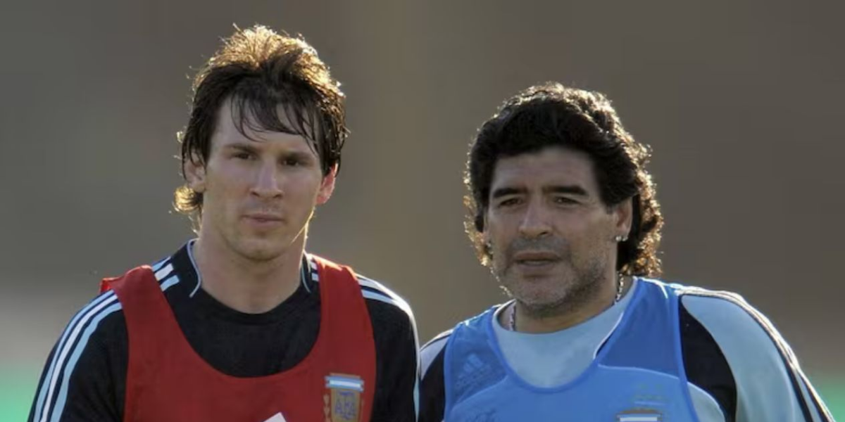 Diego Maradona junto a Messi