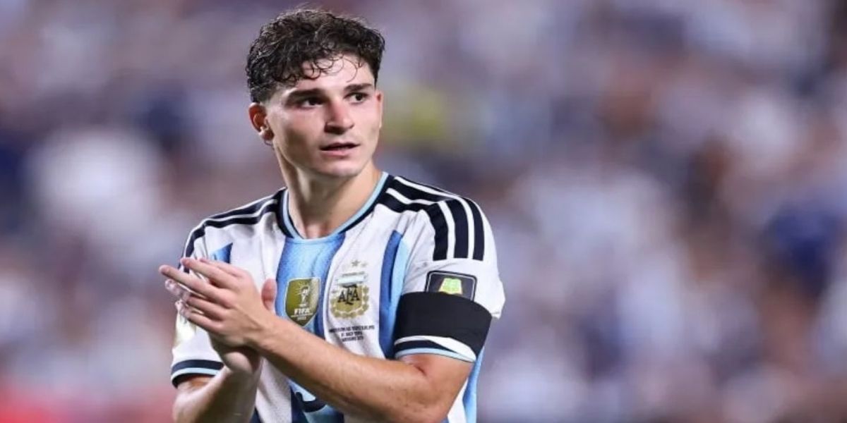 Escándalo con Julián Álvarez a horas de la final: el mensaje que lo hizo enojar Escándalo con Julián Álvarez a horas de la final: el mensaje que lo hizo enojar
