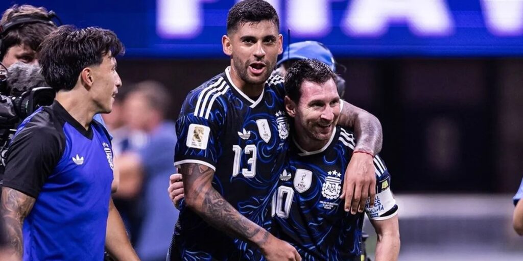La pregunta del Cuti Romero a Lionel Messi tras ganarle a los ingleses que dejó en shock a todos