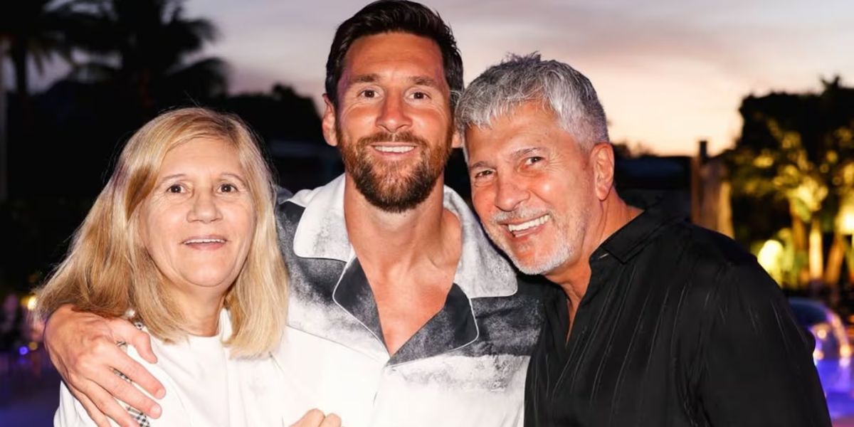 Lionel Messi junto a sus papás Celia y Jorge