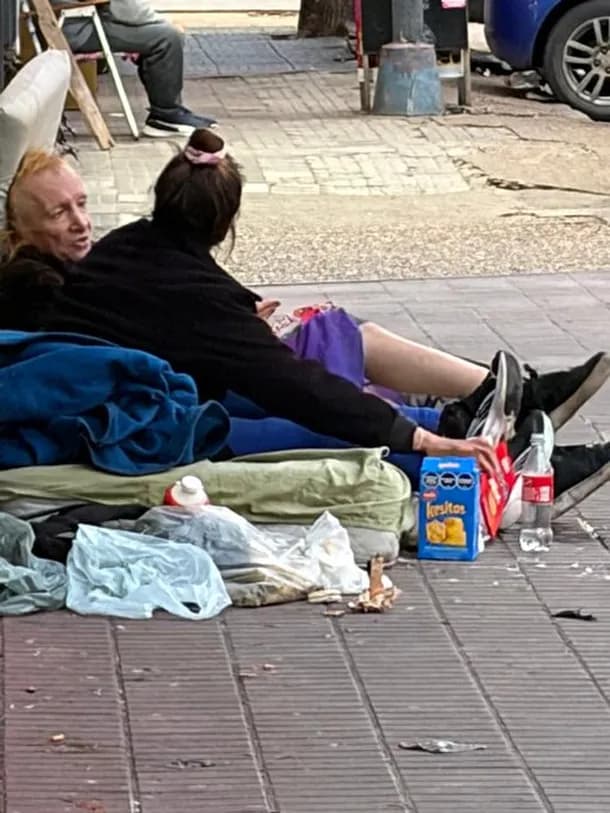 Una de las imágenes que se conocieron en las últimas semanas donde se vio a Zulma Lobato viviendo en la calle