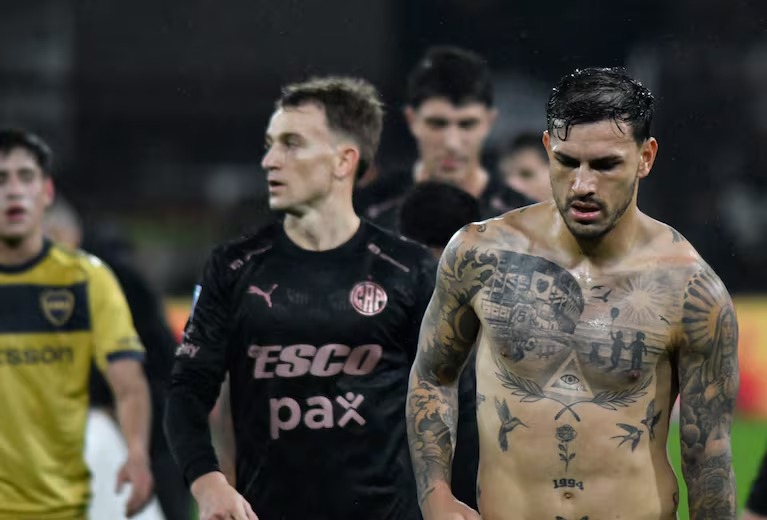 Leandro Paredes salió en el entretiempo con una fuerte molestia