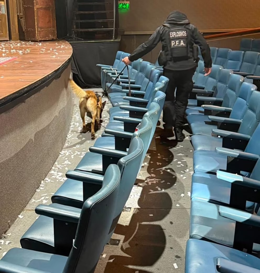 Amenaza de bombas en los teatros 