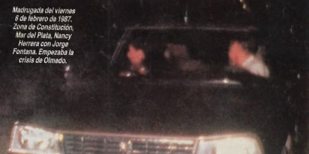 Nancy Herrera y Cacho Fontana en un auto saliendo del hotel