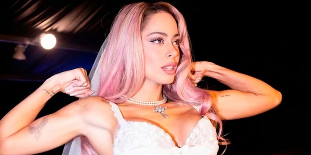 ¿Mensaje para Alejandro Stoessel? El particular motivo por el que Tini se tiñó de lila para cantar con Lali