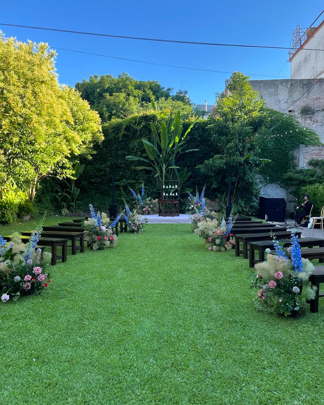 Así se ve el jardín de Casa Carlos ambientado para bodas