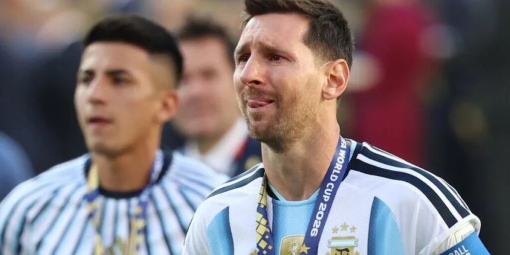 Se quebró Lionel Messi en el micro que lo lleva última vez como jugador de la Selección Argentina: el video más fuerte