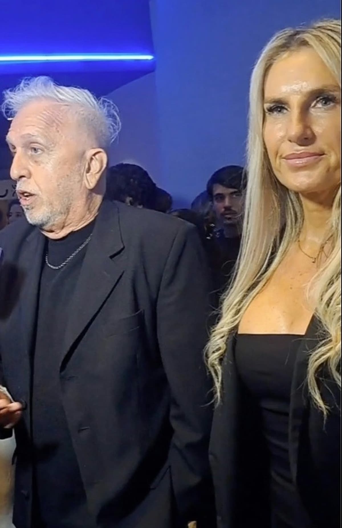 Andrés Nara no se esconde: blanqueó a su pareja 18 años menor en el debut cinematográfico de Wanda